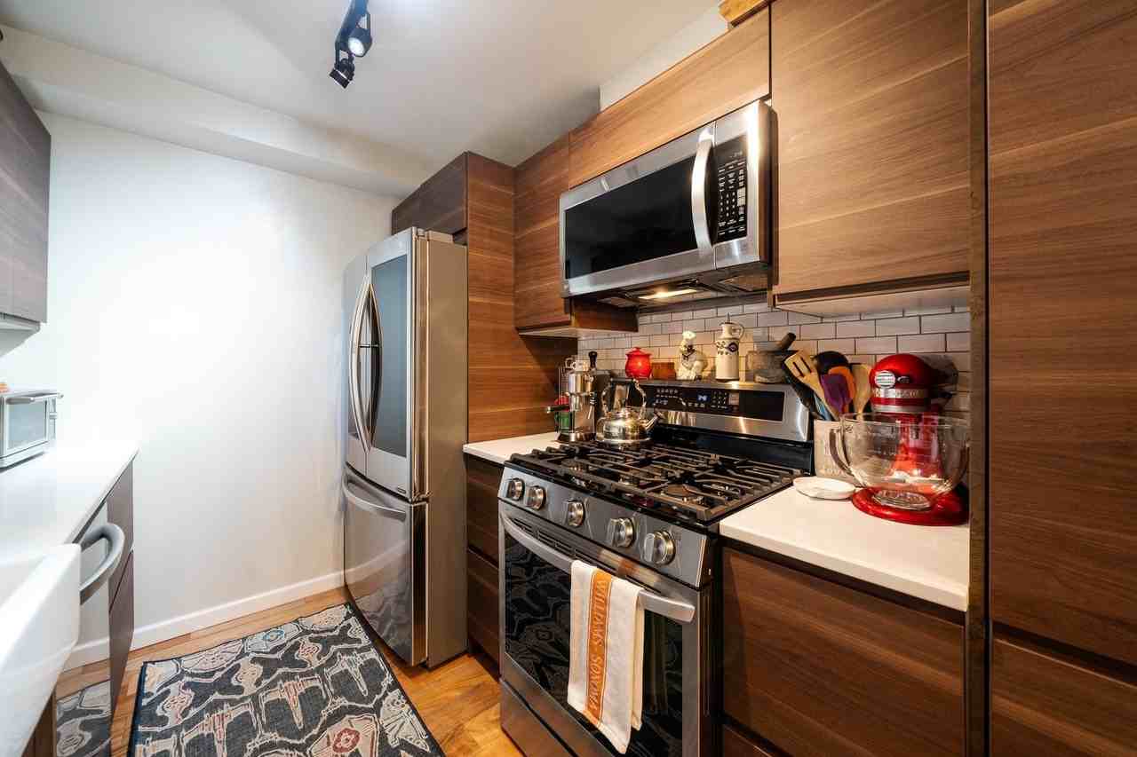 420 Jefferson St #3C - Photo 3 of 18