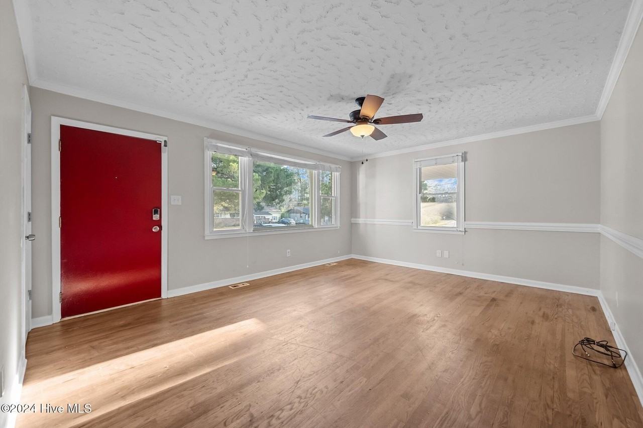 205 Regalwood Dr - Photo 4 of 23