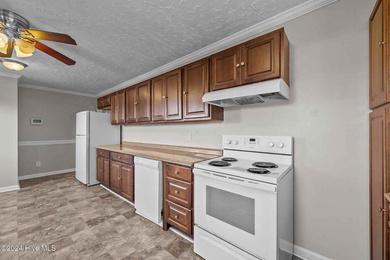 205 Regalwood Dr - Photo 6 of 23