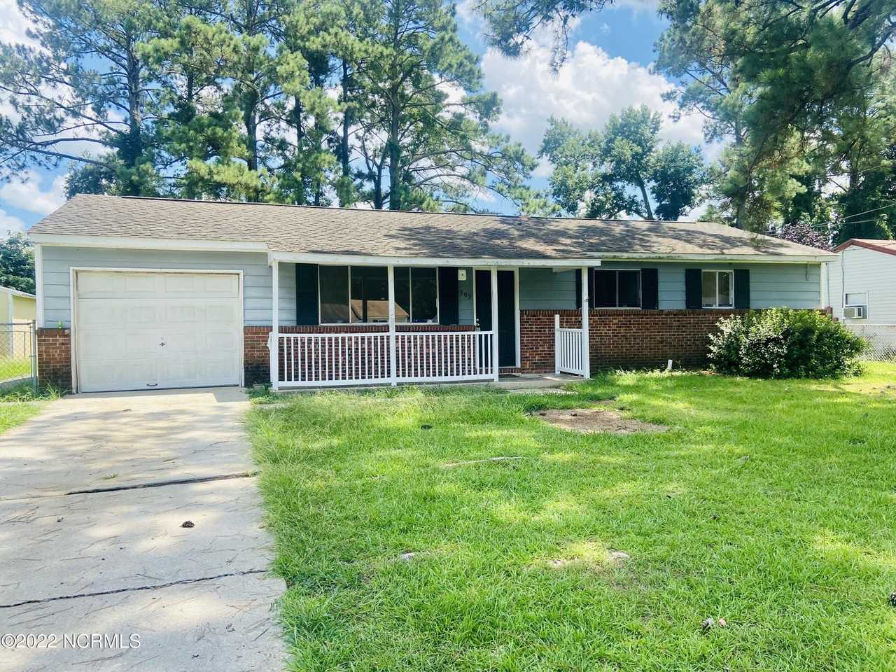 303 Ramsey Dr - Photo 2 of 14