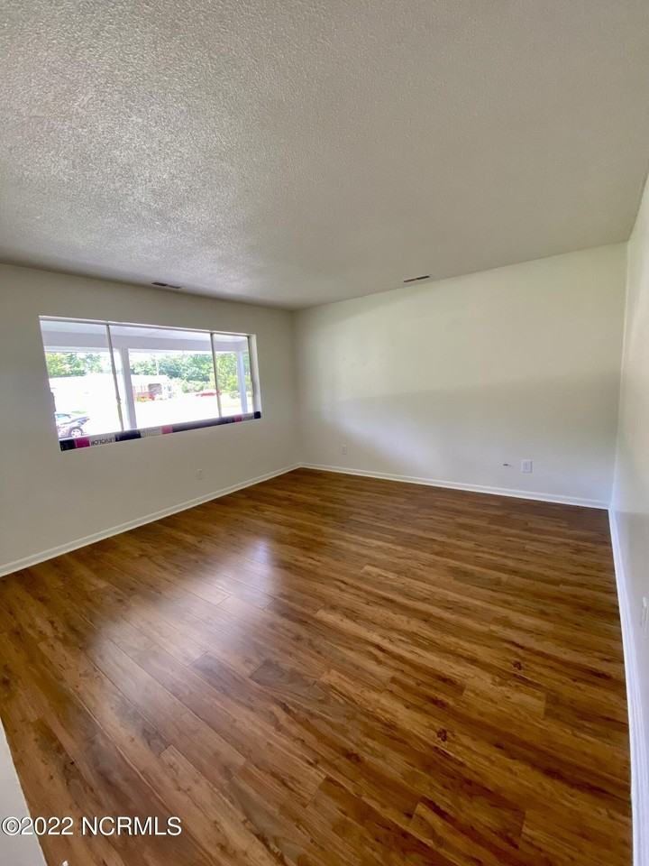 303 Ramsey Dr - Photo 4 of 14