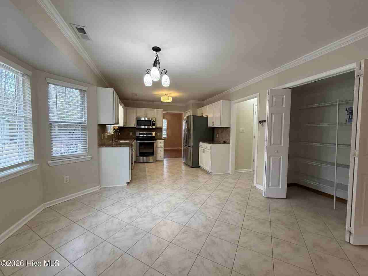 119 Longwood Dr - Photo 6 of 37