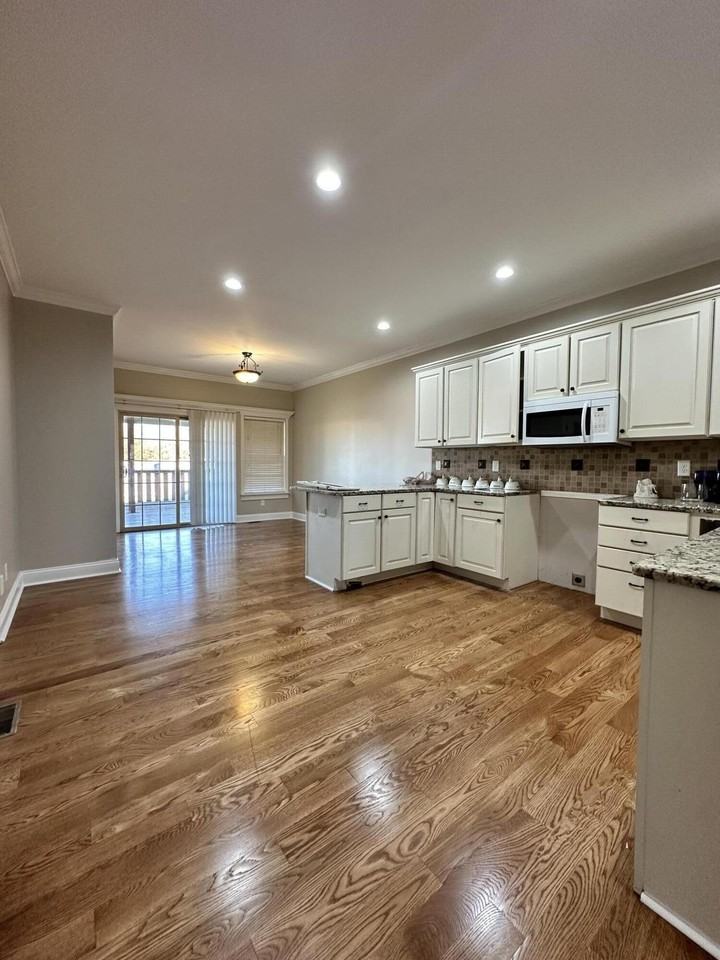 2322 Patchen Wilkes Dr - Photo 5 of 19