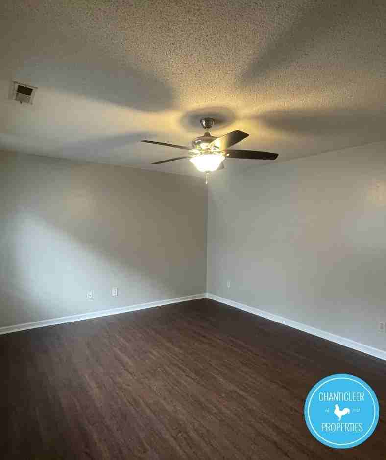 1405 Manteo St #A - Photo 3 of 9