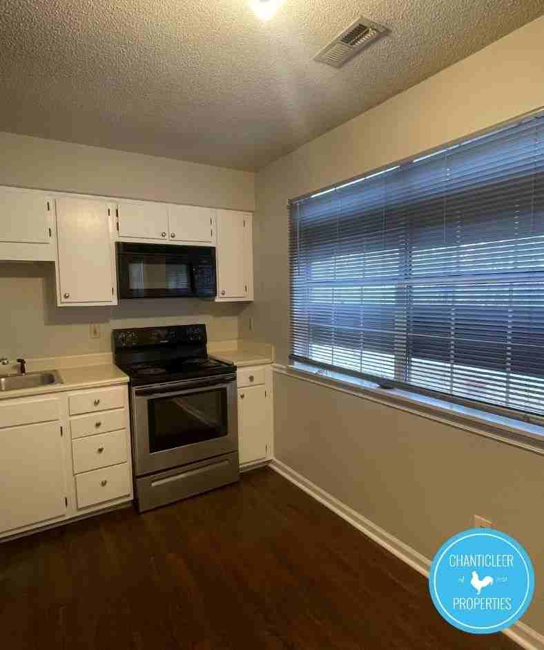 1405 Manteo St #A - Photo 4 of 9