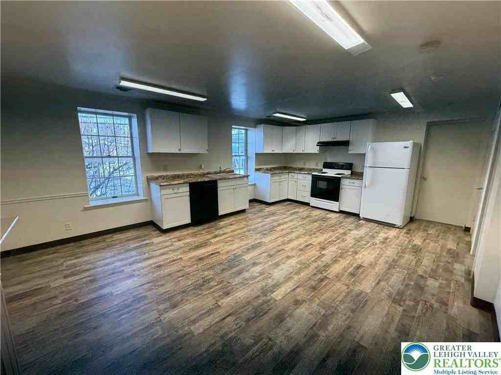 100 W Main St - Photo 6 of 14