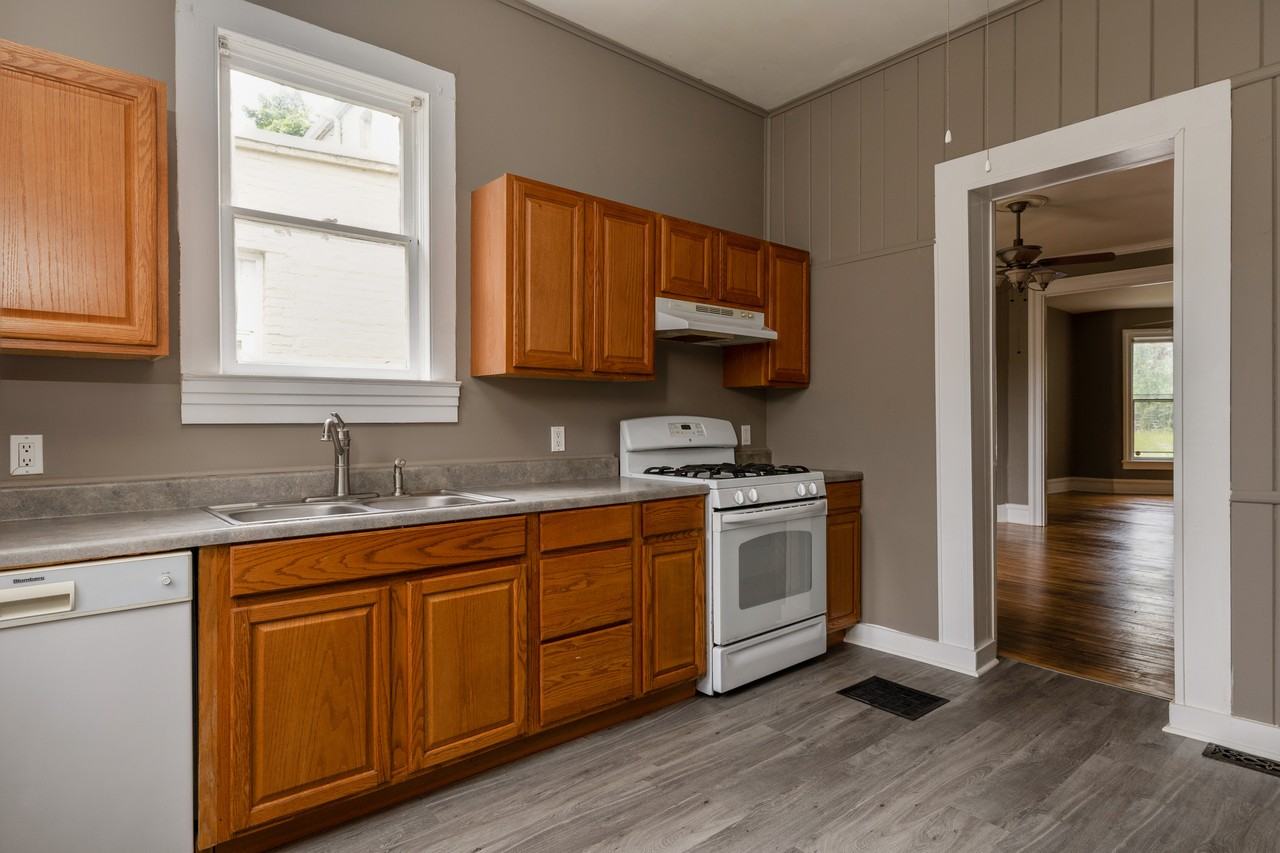 355 W Clinton St #1 - Photo 6 of 11