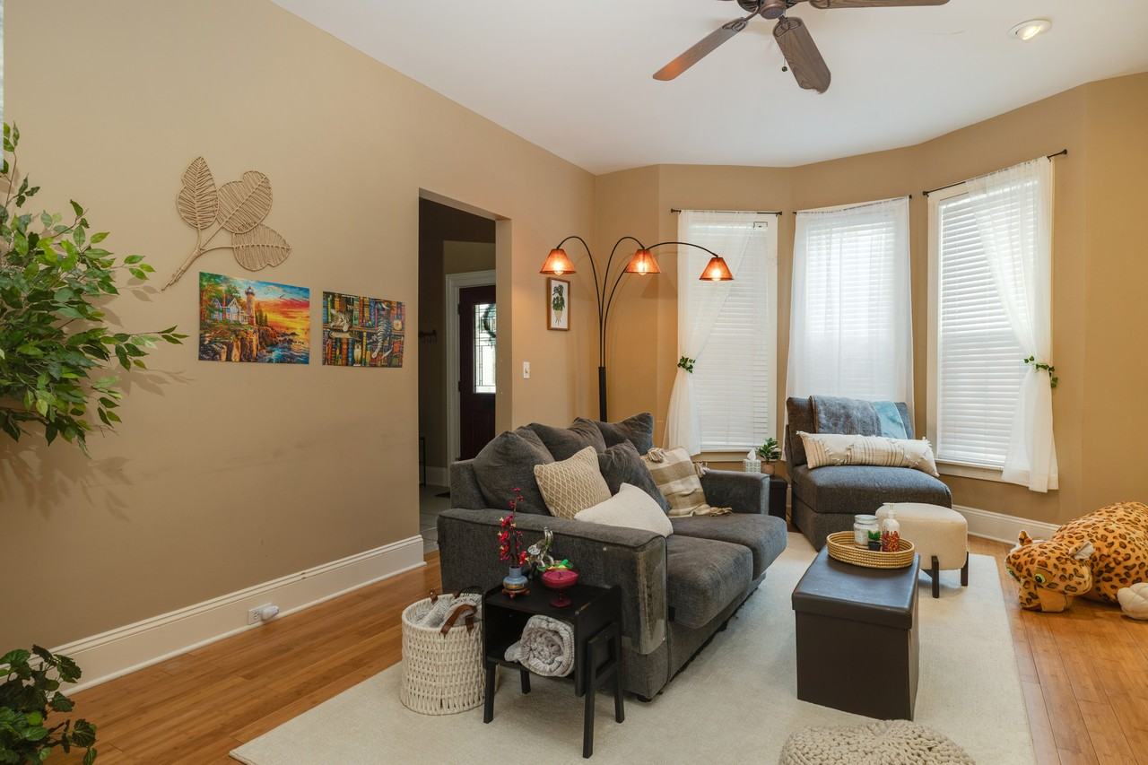 357 W Clinton St #1 - Photo 5 of 10