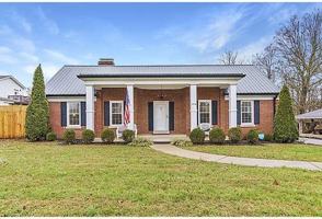 featured image of 304 Barnes Mill Rd #1