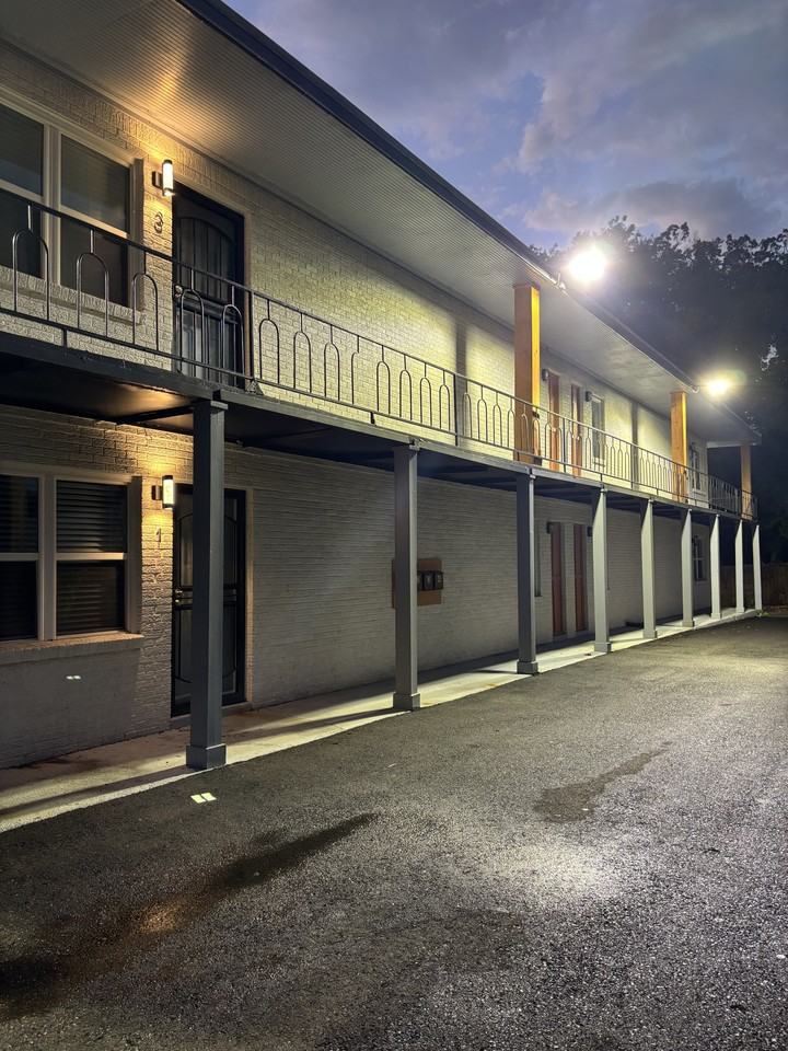 750 Chelsea Avenue - 4750 Chelsea Avenue750 Chelsea Avenue #4 - Photo 5 of 27