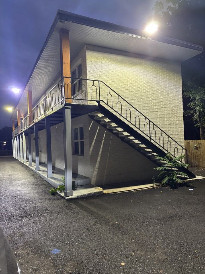 750 Chelsea Avenue - 4750 Chelsea Avenue750 Chelsea Avenue #4 - Photo 7 of 27