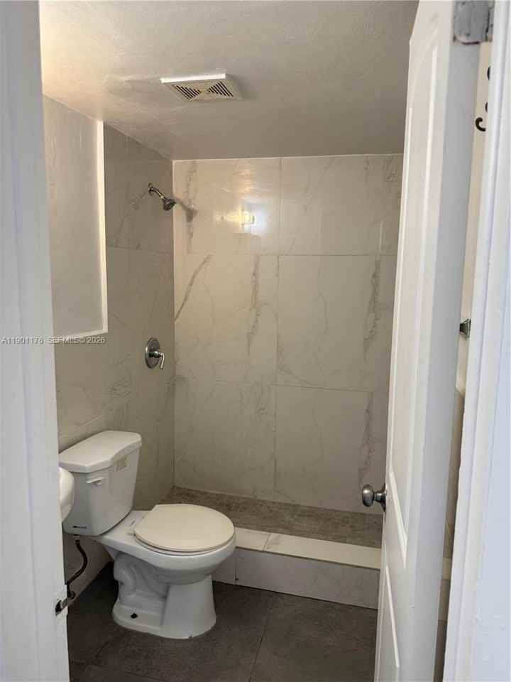 1001 Nw 45th Ave #114 - Photo 5 of 5