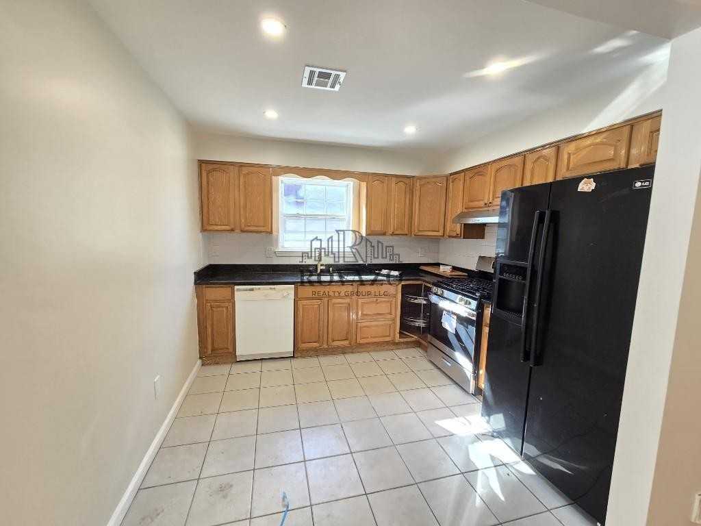 15 S Munn Ave #3 - Photo 2 of 8