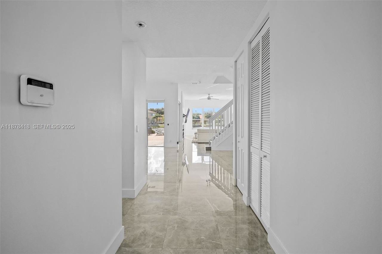 Sw 28th St - Photo 6 of 8