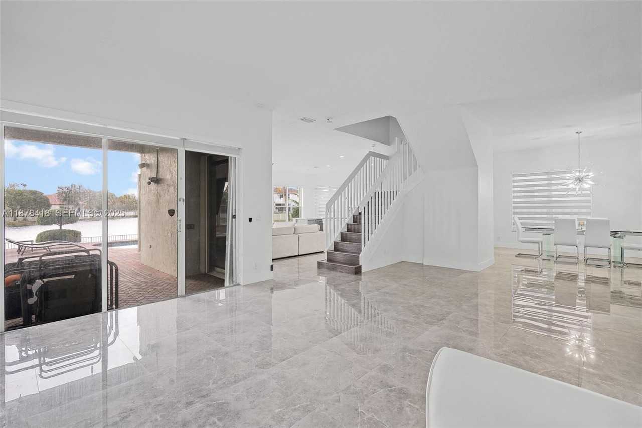 Sw 28th St - Photo 7 of 8