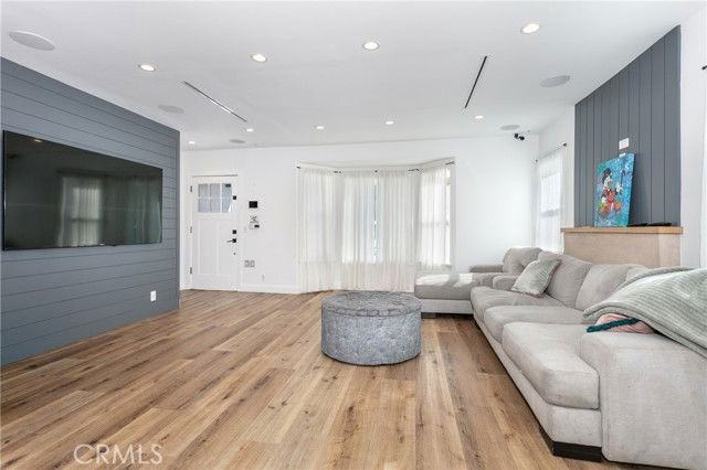 5629 Natick Ave - Photo 3 of 8