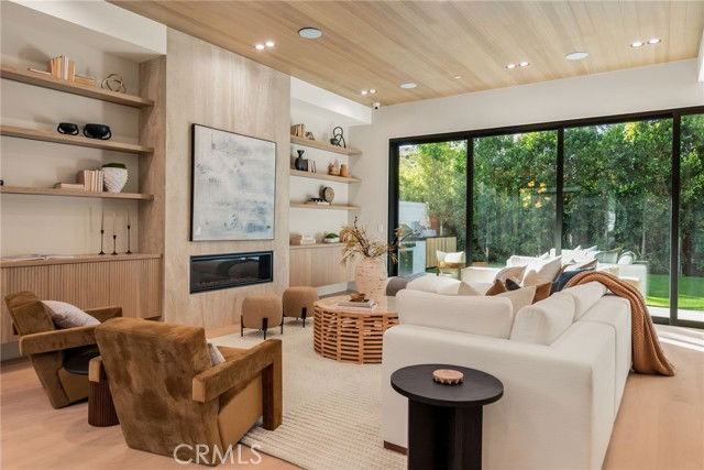 4245 Bellaire Ave - Photo 4 of 8