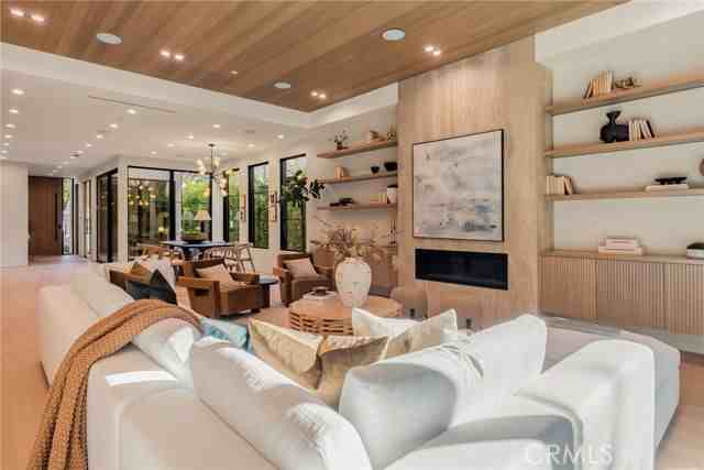 4245 Bellaire Ave - Photo 7 of 8