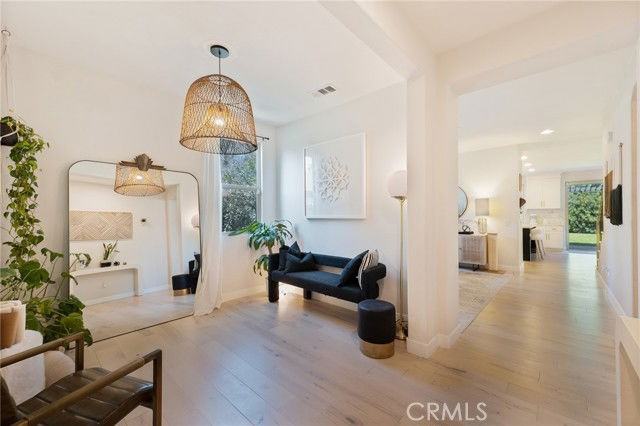 17065 Cantlay St - Photo 3 of 8