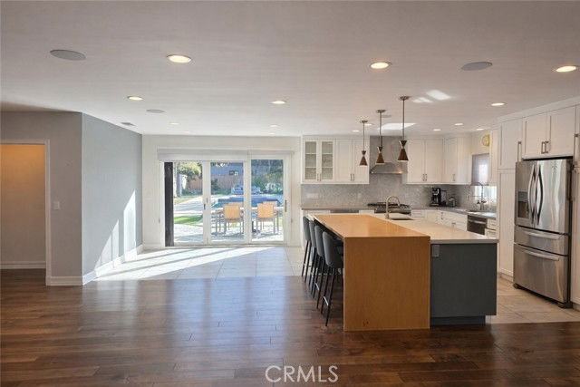 23400 Collins St - Photo 2 of 8