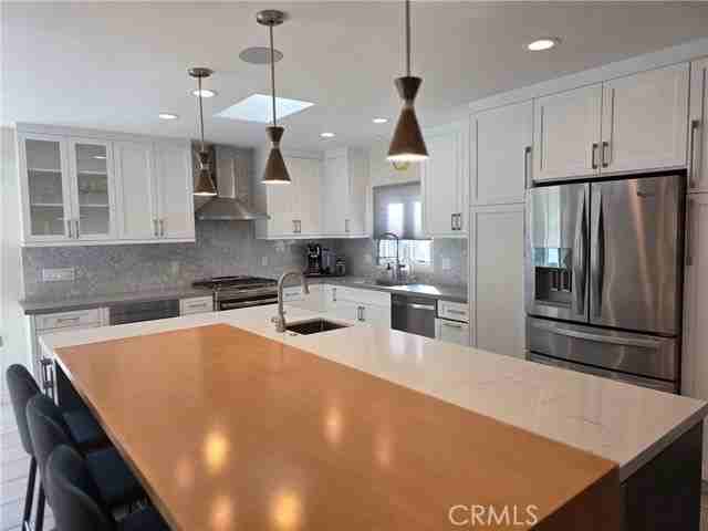 23400 Collins St - Photo 4 of 8