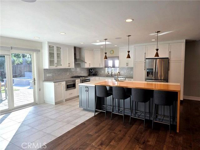 23400 Collins St - Photo 5 of 8