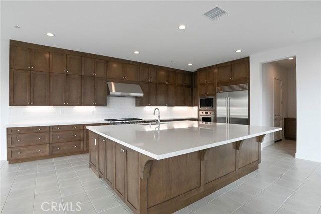 20552 Edgewood Ct - Photo 3 of 8
