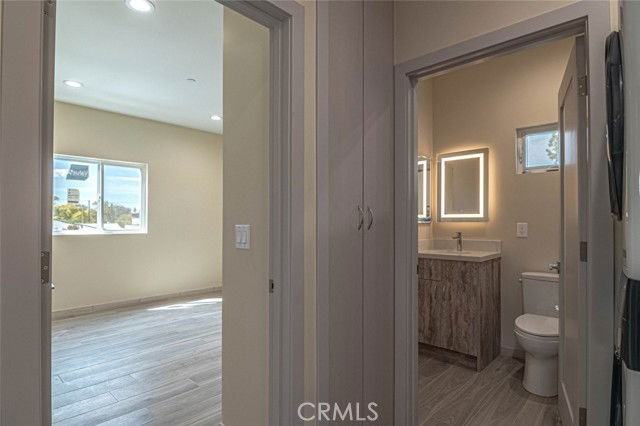 18748 Collins St - Photo 6 of 8