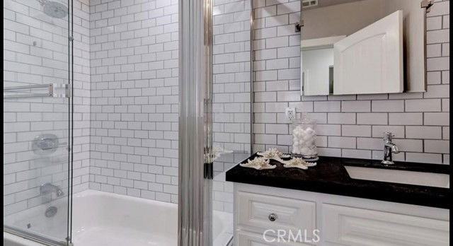 501 Avenue B #B - Photo 4 of 8