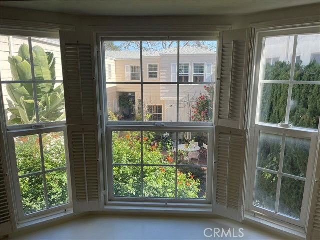 135 1/2 S Canon Dr #135 - Photo 5 of 8