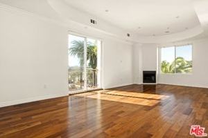 featured image of 632 N Kings Rd #302