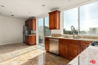 632 N Kings Rd #302 - Photo 3 of 8