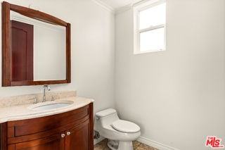 632 N Kings Rd #302 - Photo 4 of 8