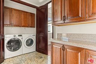 632 N Kings Rd #302 - Photo 5 of 8