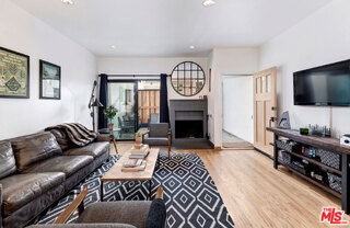 1133 24th St #2 - Photo 4 of 8