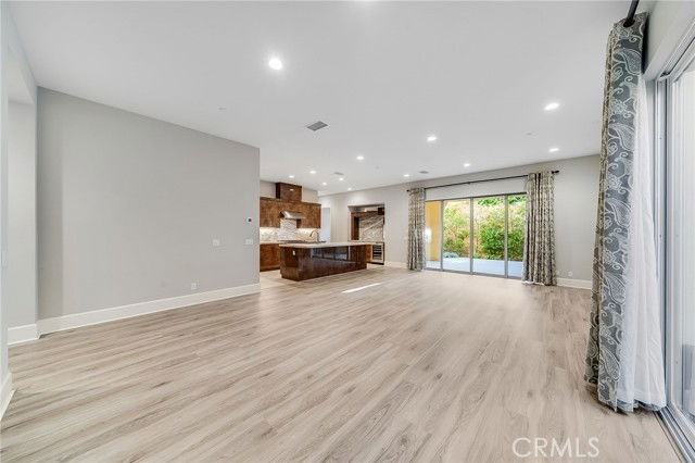 212 Parkwood - Photo 5 of 8