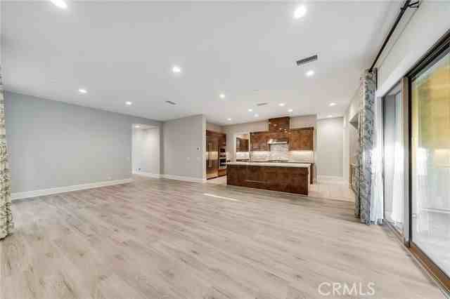 212 Parkwood - Photo 6 of 8