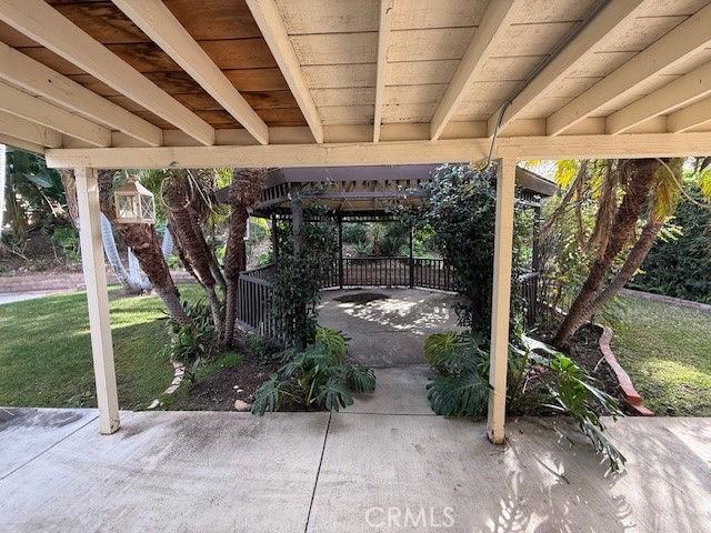 6105 Stonehurst Plz - Photo 2 of 8