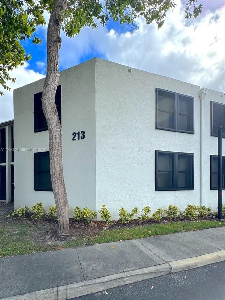 213 Lake Pointe Dr #114 - Photo 2 of 2