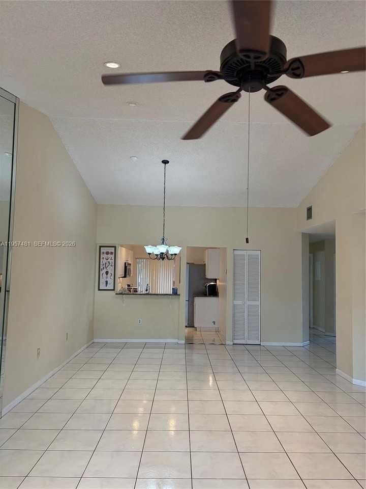 1091 Sw 110th Ter - Photo 6 of 40
