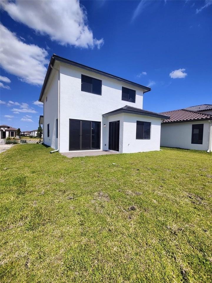 5671 Argento Dr - Photo 7 of 40