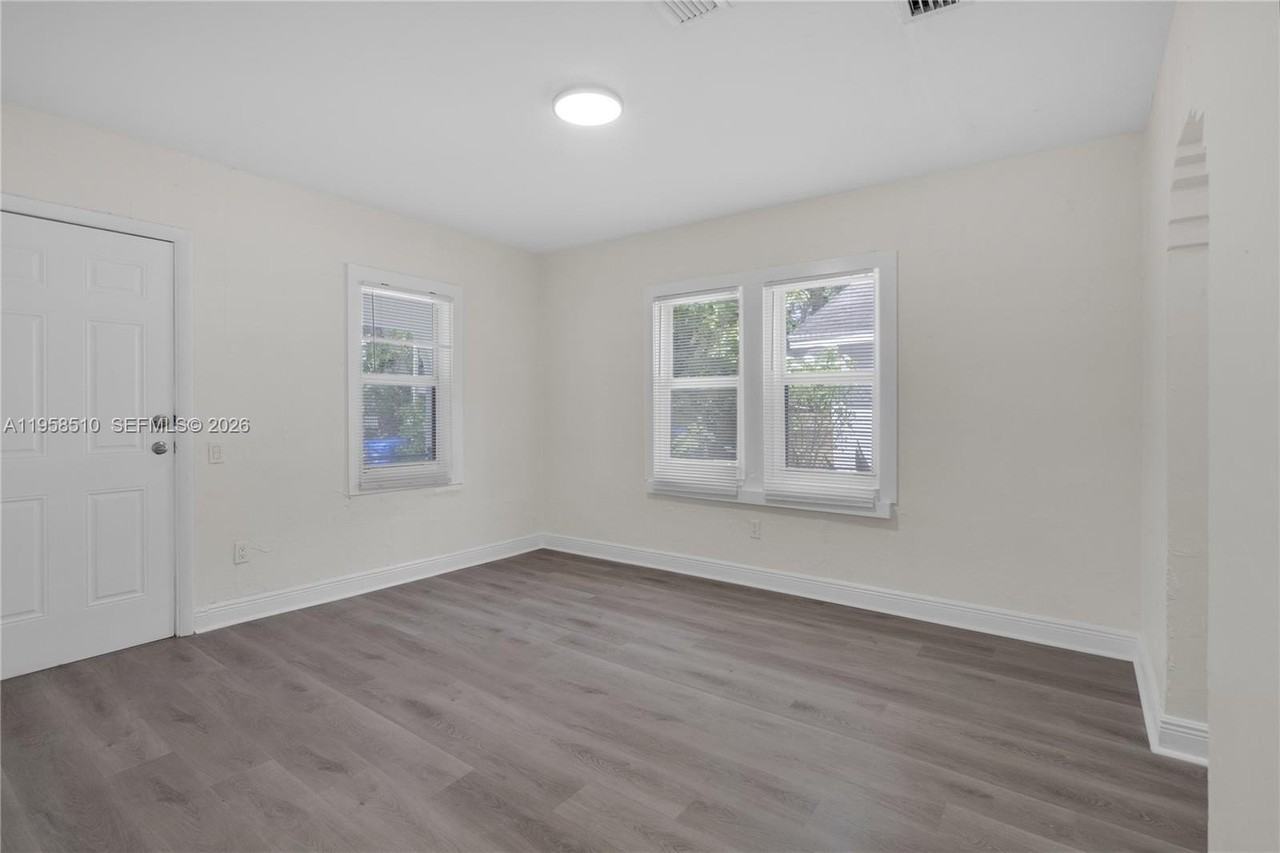 3121 Nw 60th St #0 - Photo 4 of 17