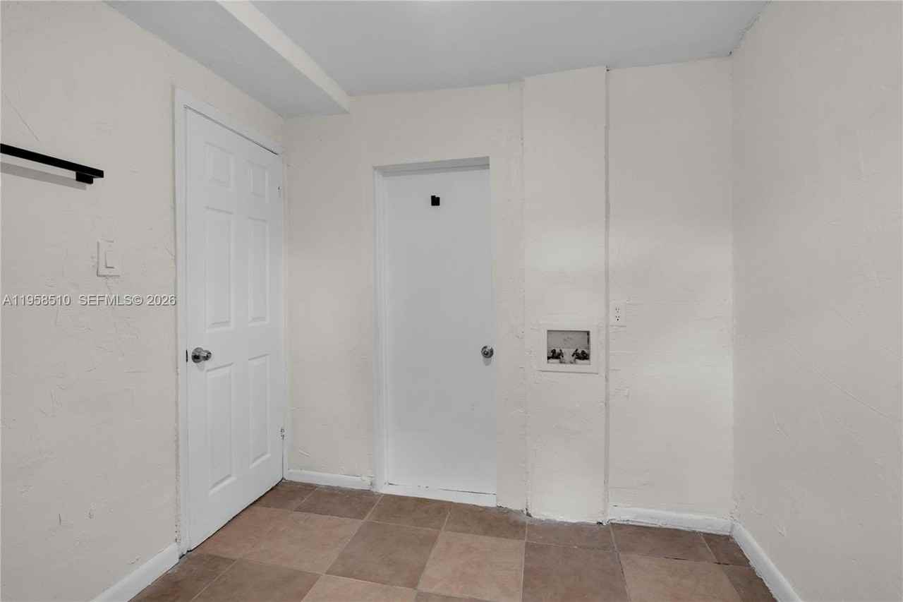 3121 Nw 60th St #0 - Photo 7 of 17