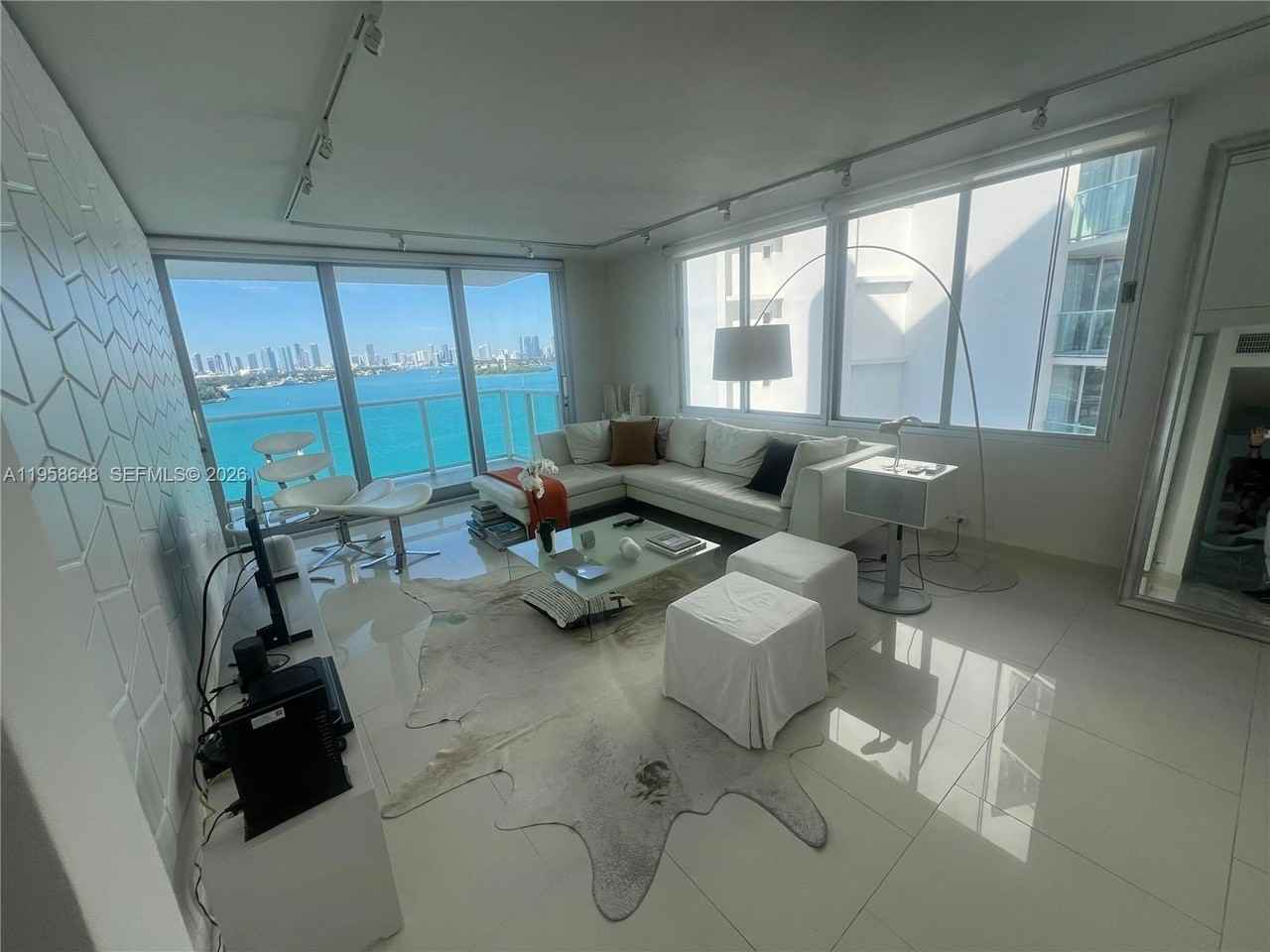 1000 West Ave #1111 - Photo 2 of 35