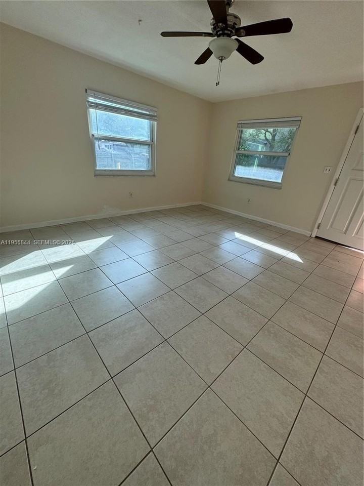 2220 Sw 46th Ct #2 - Photo 4 of 13