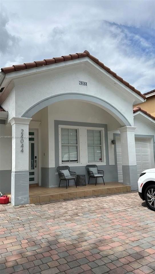 24044 Sw 107th Ct - Photo 2 of 9