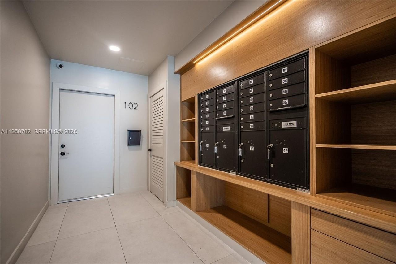 6960 Rue Vendome #201 - Photo 5 of 8