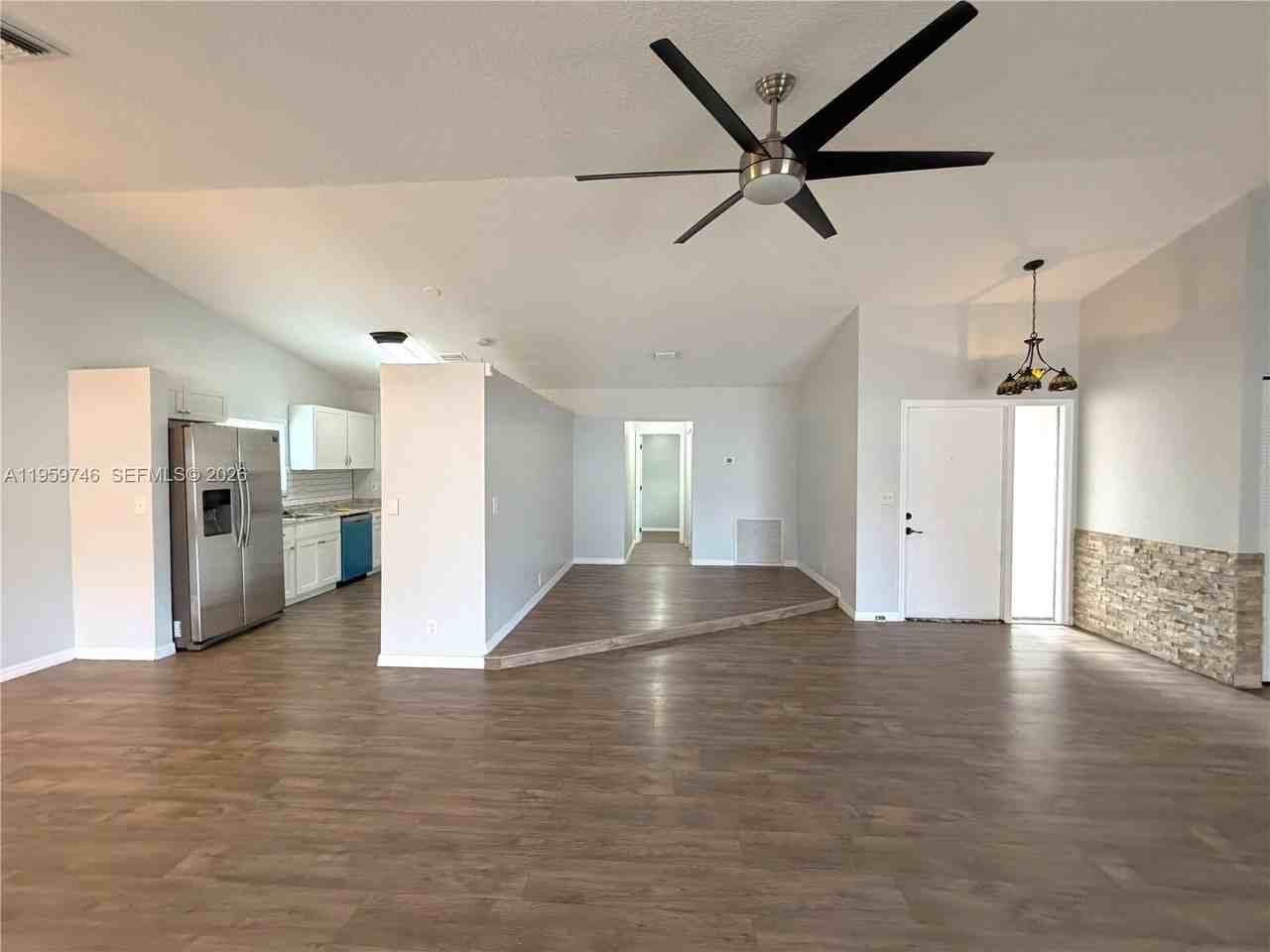 8721 Nw 47th St - Photo 5 of 19