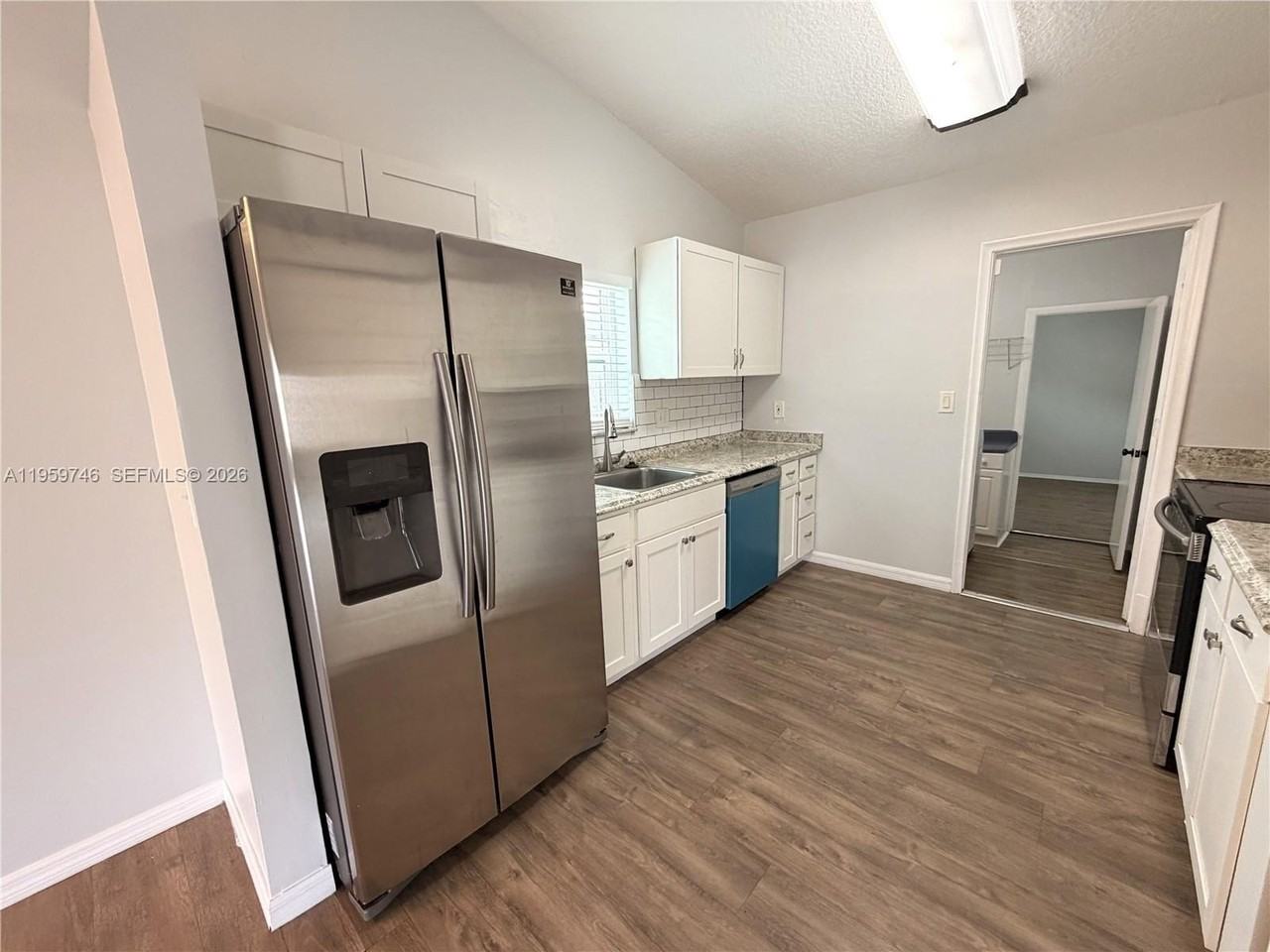 8721 Nw 47th St - Photo 6 of 19