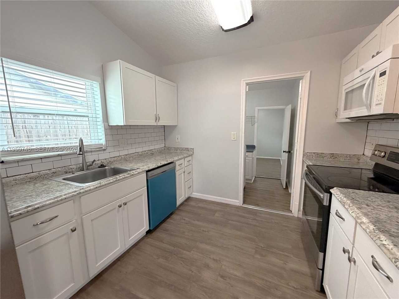 8721 Nw 47th St - Photo 7 of 19